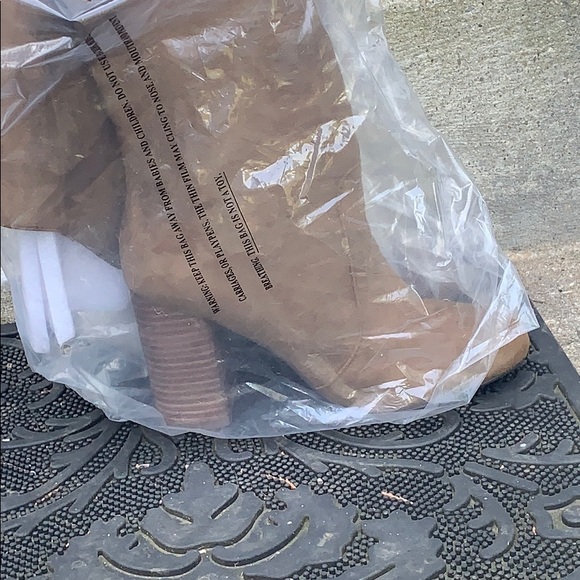 Size Six Dolce Vita “Rhea” Suede Leg Boots - Picture 2 of 6